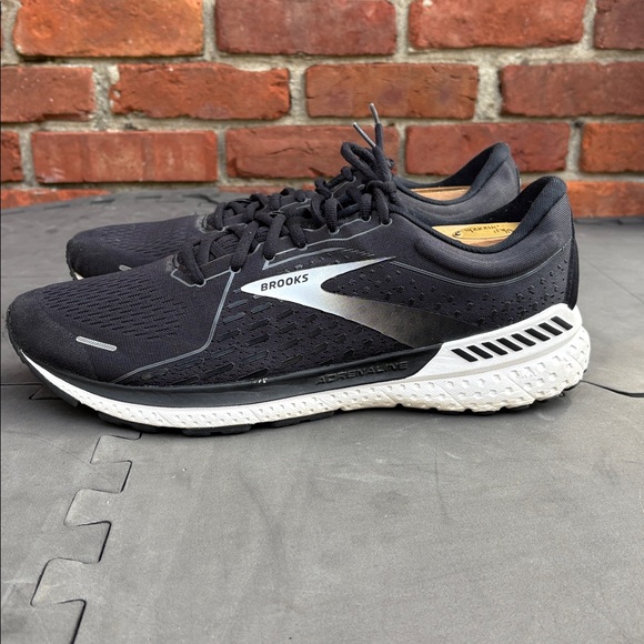 Brooks Men's Black and White Athletic Shoes size 12.5 - Picture 5 of 8